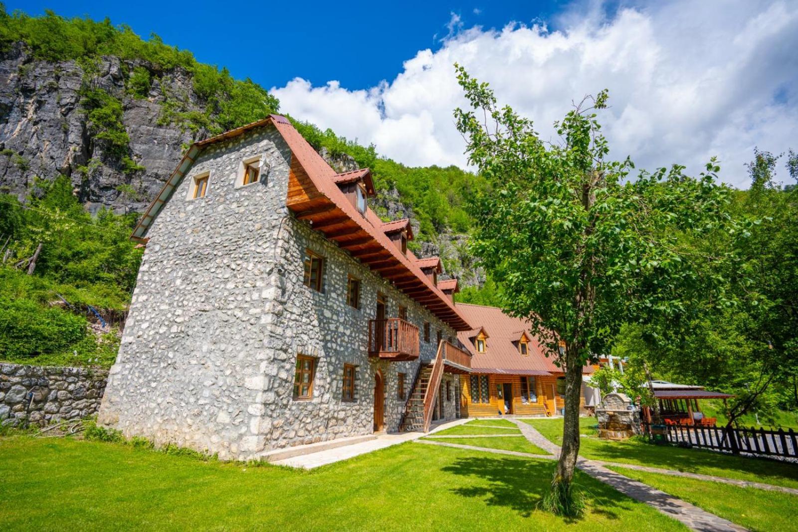 Bujtina Berishta Theth Hotel Kültér fotó
