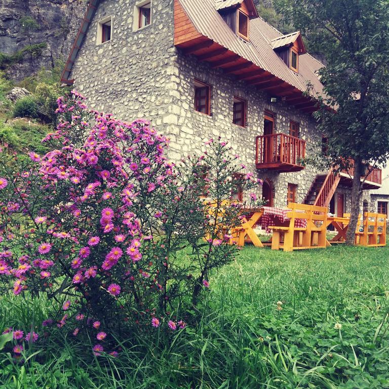 Bujtina Berishta Theth Hotel Kültér fotó